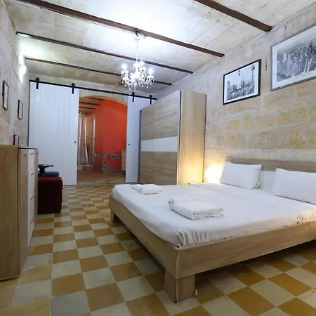 2 Bed House * Valletta