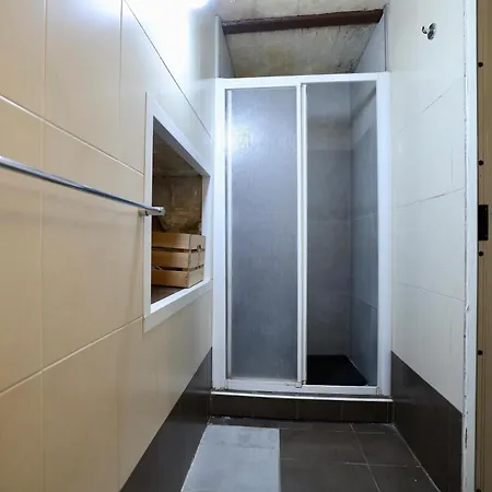 2 Bed House *