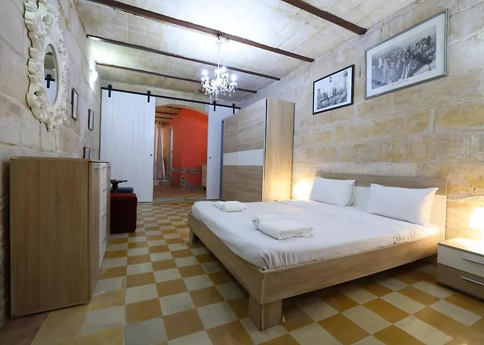 2 Bed House * La Valeta